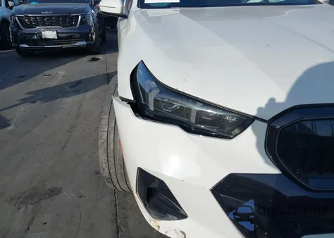 2025 BMW I5 Edrive40 z USA, uszkodzony, nr VIN WBY33FK01SCT61466